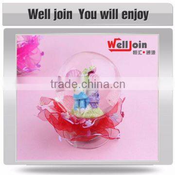 Flash romantic couples glass ball crystal ball