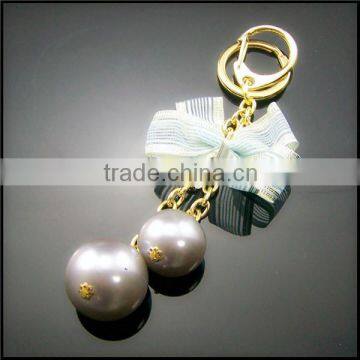 Latest Design Pure 2 big pearl floral keychain with top quality