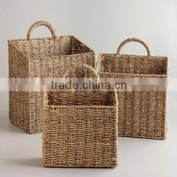 Natural seagrass wall baskets