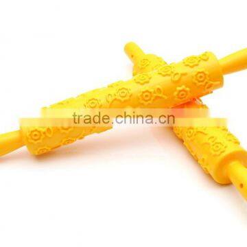 Flower shape Plastic fondant embossing rolling pin