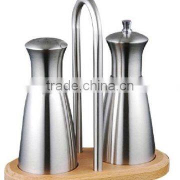 Pepper mill and Salt shaker set with shelf