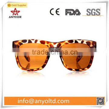 Plastic fashion sunglass