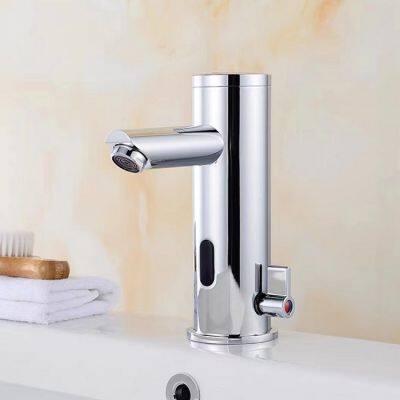 Temperature regulating sensor faucet