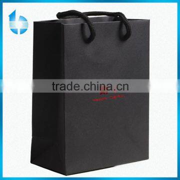 Black card paper handbag packaging paper bag with custom size for autummn & winter garments