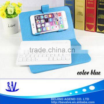 Cell phone wallet with wireless bluetooth connection keyboard for universal