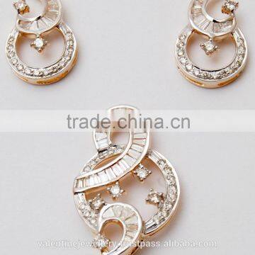 Combination Of Baguette And Round Diamond In Yellow Gold For Wholesale