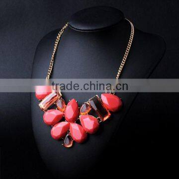 Glittering and translucent get rid of the teardrop-shaped crystal diamond necklace