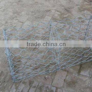 Hexagonal wire netting and gabions