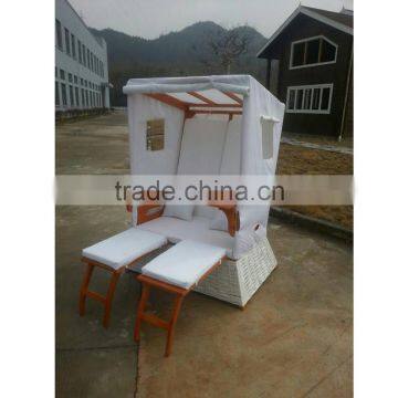 White Modern Rattan Beach Basket in Outdoor photo-2