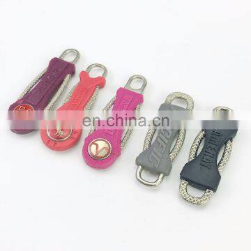 Custom Plastics Zipper Puller Tabs Plastomer Zipper Pull Tabs photo-2