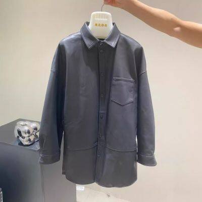 Here comes the leather shirt of Yang Mi's style! Oversized sheepskin as a star belt