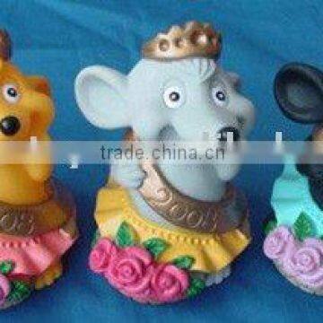 money box,coin bank,coin box,mouse money box