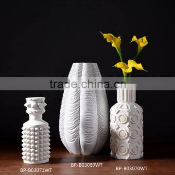 Decorative modern style polyresin white round small vase                        
                                                Quality Choice