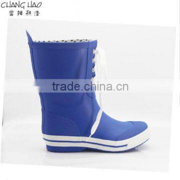 Natury rubber rain boot women fashion boot bule ground has white shoelace