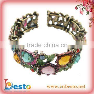 Fashionable ladies jewelry