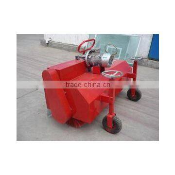 Artificial Lawn Comber brushing machine in Garden or playground