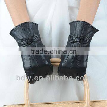 manufacture selling women's winter geniune leather gloves with bow and 3 point