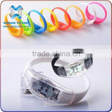 2016 hot sale plastic Sound activated led glow in the dark bangle bracelet,sound activated led bracelet