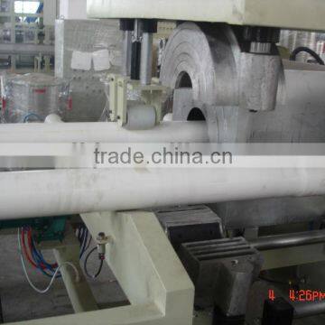 Plastic pipe threading machine