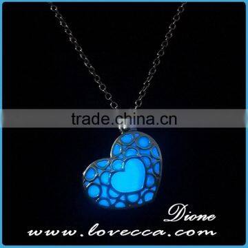 New Fashion Glowing Crystal Heart Necklace for Sale photo-3