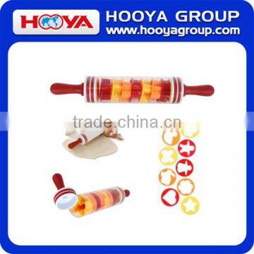 Plastic Rolling Pin With 9 Biscuit Cutters photo-3