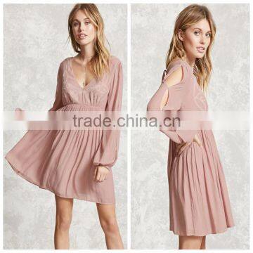 Woman Long Vented Sleeve Scoop Neck Self-Tie Back Stripe Chiffon Emroidered On the Front Dress