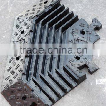 Ultra-portable 5-Channel Heavy Duty Rubber Cable Cover photo-2