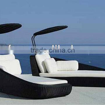 outdoor garden PE rattan lounge set with sunshade