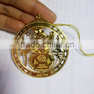 Gold metal christmas ornament wirh engraved out metal christmas gifts