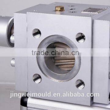 Polymer reaction process use transfer melt gear pump discharge pump