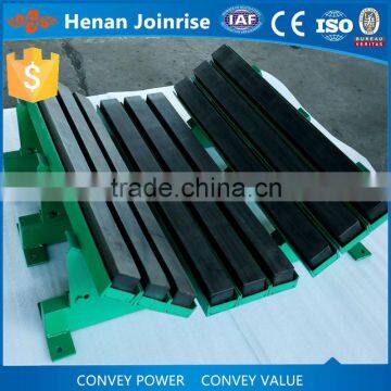 Good quality belt conveyor equipment buffer bed from China