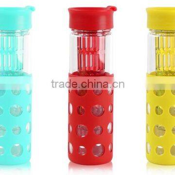 Customizable glass water bottle with high quality silicone sleeve and handle and PP lid