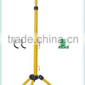 led flood light with tripod