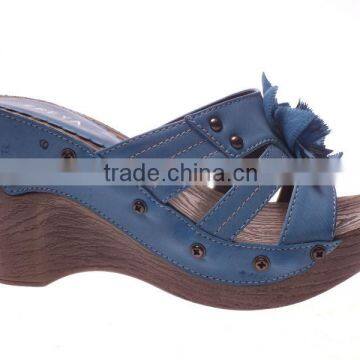 Fancy modern women slippers sandal with wooden wedge flower decoration