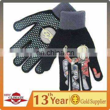 Anti-slip childrens cartoon knitted glove