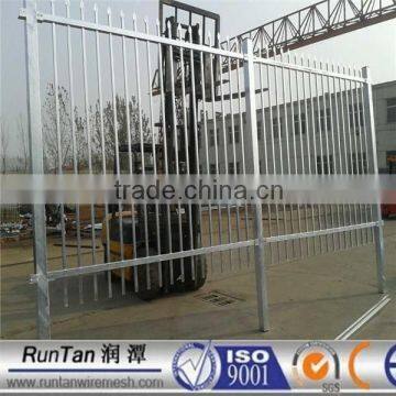 ISO9001 and CE factory hot dipped galvanized or powder coated iron pipe fence