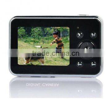 12Mega pixels digital camera with 2.4" TFT LCD screen and 4x digital zoom