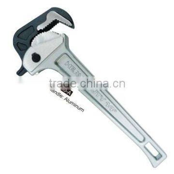 Adjusting Hawk Pipe Wrench photo-3