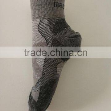 Factory Custom Logo Thin Merino Wool Hiking Sport Compression Traing Socks for Men photo-6