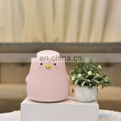 2021 New Gadget Creative home decoration the penguin shape silicone lamp night lamp for kids