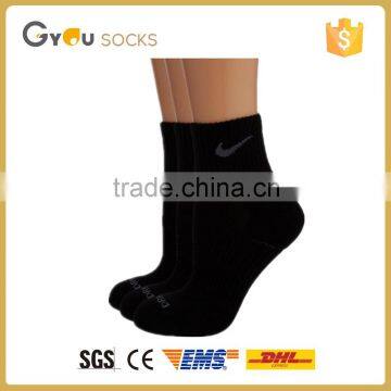 Cheap custom design cotton women man sport black sock manufacturer