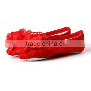 2016 high quality elegant red flower soft and comfortable red children dance ballet shoes