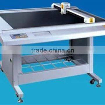 Digital control pattern cutting machine for footwear ,bags and garment