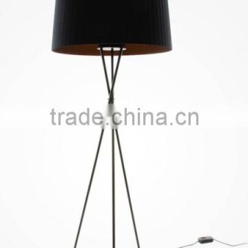 metal tripod floor lamp in black, red or white fabric folded shade