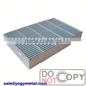 Heavy duty steel gratings standard weight