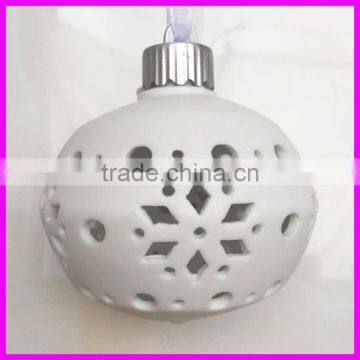 White Porcelain Hanging LED Ball With Hollow Design for Christmas Decoration photo-4