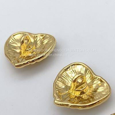 2023 wholesale Heart shaped gold metal Hand Sewing Button for Clothes