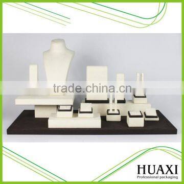 Huaxin 2016 white wood jewelry display glossy fashion stands