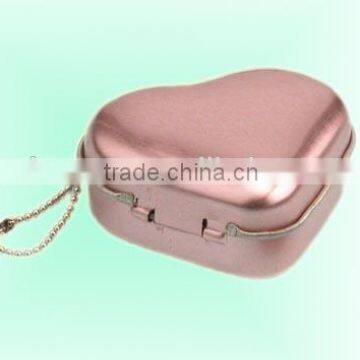 small, heart shape tin box as a good gift for youe love