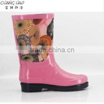 2016 new style Rubber rain boot women fashion boot pink ground has umbrella printed